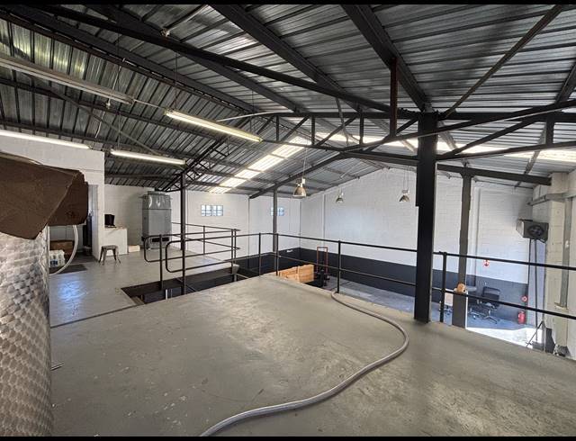 216M² WAREHOUSE TO LET IN EPPING INDUSTRIAL